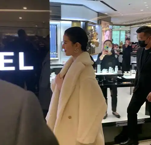  刘亦菲活动生图曝光,新造型像迪士尼在逃公主,真不愧是生图女神