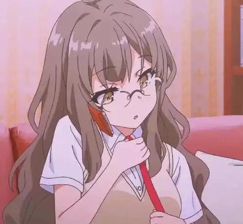  动漫头像穿着蓝色衣服的男孩,头顶上戴着黄色的帽子