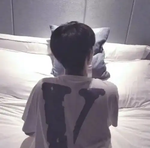  不敢正眼看你,怕每一眼都是表白