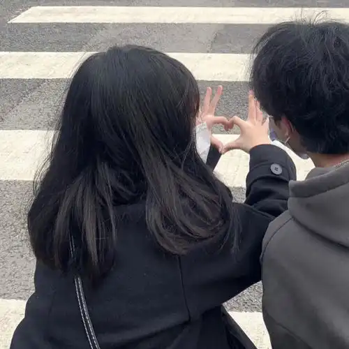  心动的情侣头像