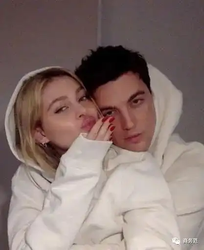  贝克汉姆儿子和白富美订婚,为啥大家觉得他高攀了