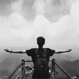  2018霸气黑白情侣头像一对一男一女强求的结果都不是好结果