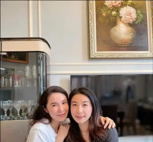郭晶晶闺蜜团曝光,医美集团总裁及20亿身家千金