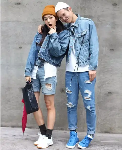  快被他们甜哭,秋天情侣装这样穿就对了