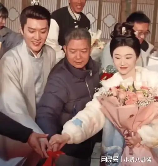  与赵丽颖离婚2年半后,冯绍峰景甜用藏头诗互动,相差9岁互动超甜