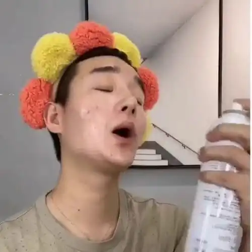 女闺蜜叫我去蹦迪,怎么也得化个妆打扮下,这样子才不会丢她脸