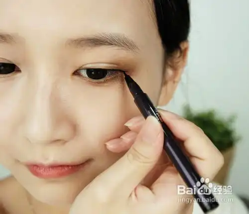  棕色眼影怎么画出清纯效果
