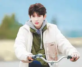  王俊凯和易烊千玺用手机壳秀恩爱,王源表示我不开心了