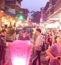  萌娃逛台北住五花酒店,乘猫空缆车,出海观鲸,逛夜市袖珍博物馆台湾