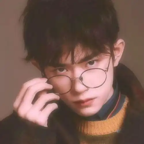  易烊千玺头像少年者,正如清晨初阳,常思将来,不改初心腾讯新闻