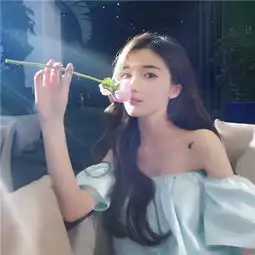 qq姐妹头像一左一右小清新想要挽留青春的纯真