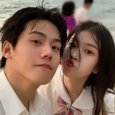  七年之痒,我坐在车里,看老公把初恋拥入怀中