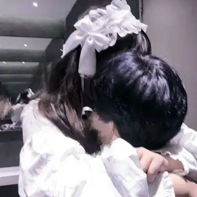  羞羞情头亲吻系列图片最近比较火的接吻情侣头像