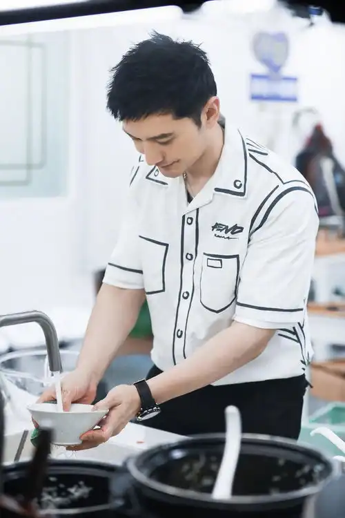  组图暗戳戳秀恩爱baby与黄晓明隔空穿情侣装力破离婚传闻