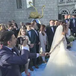  牵男友环游世界的女神,终于结婚了