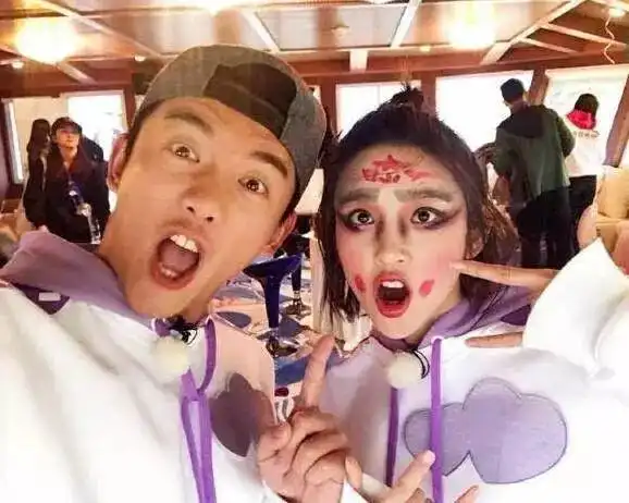  震惊唐艺昕娜扎竟然靠这个套牢张若昀张翰