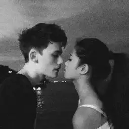  有没有什么好看的你们的情侣头像,,给我用用