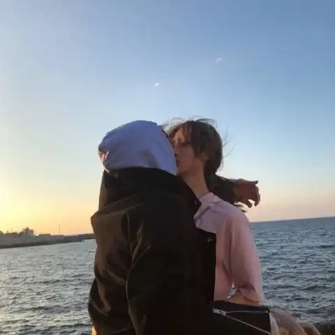  情侣头像真人一人一半接吻情侣双人两张吻快手专用尺寸图片