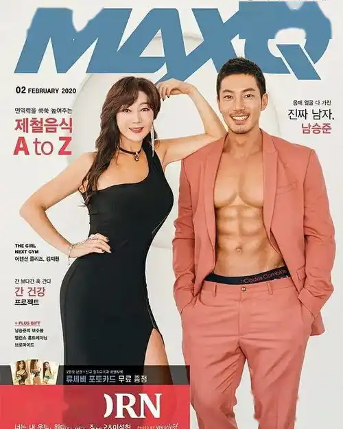  64岁阿姨和亲儿子合影像情侣,岁月是真的藏不住这种女人的性感和优雅......