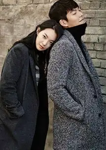  韩国情侣金宇彬申敏儿拍写真亲密依偎