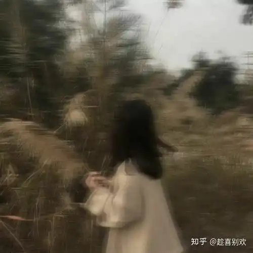  有没有好看的模糊感女生头像