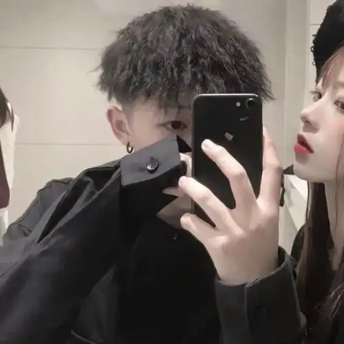  真人情头晚风踩着云,月亮贩售快乐