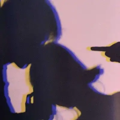  我终究还是放不下你,剪影情侣头像一人一张