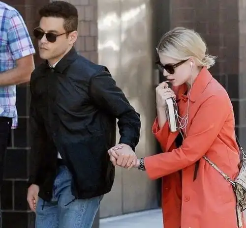  情侣装的正确穿法,ramimalek和女友出街男才女貌,十分登对