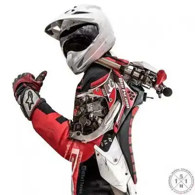  机车头像男生带头盔图片帅气骑机车