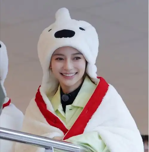  杨颖果然是跑男团宠,别人都是零食酸奶打发,唯独她别具一格