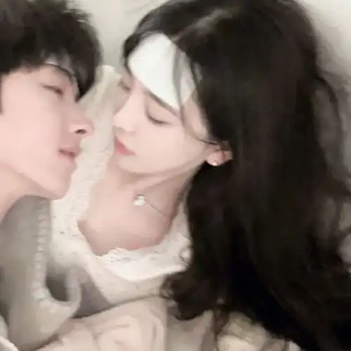  2023最新温馨热爱情侣头像