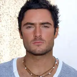  情侣森林旅游遇食人族男被扒光女遭轮奸