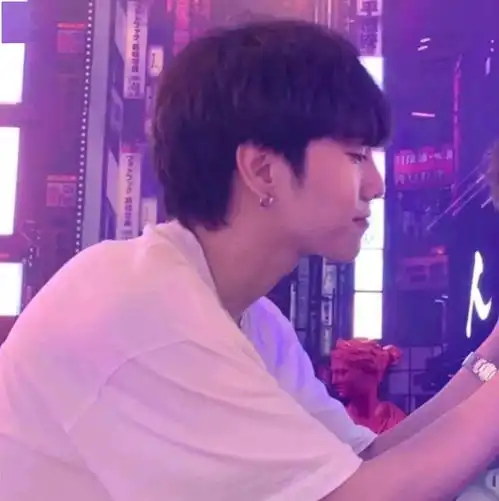  情侣头像春天不是来了吗