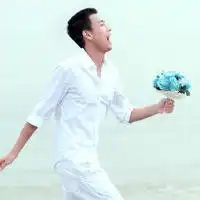  穿婚纱的情侣头像一左一右的懂得速度联系我