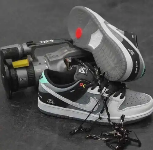  耐克黑白灰nikesbdunklowprovx1000comcorder摄像机主题板鞋评测