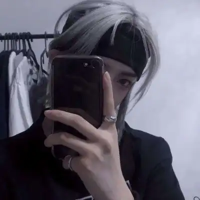  网图女生头像霸气高冷女汉子输给了装逼的萌妹子