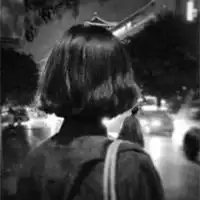  黑白唯美图片女生背影伤感黑白背影女图