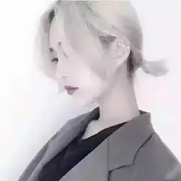  短发染成这样挺赞的