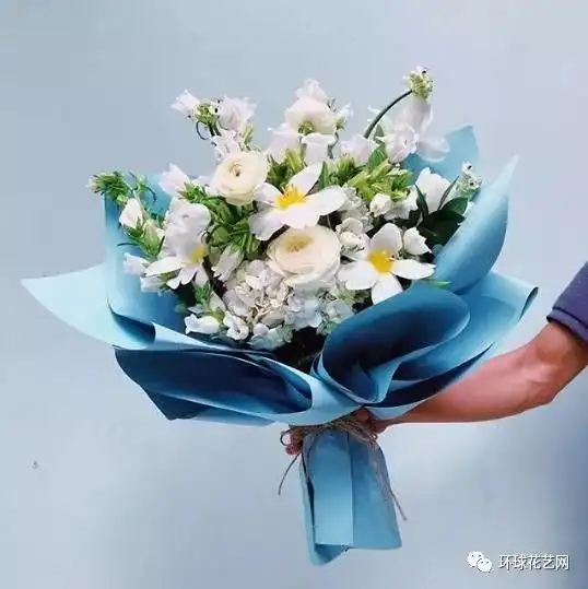  花束的色彩奥秘就在于鲜花与包装的精彩碰撞