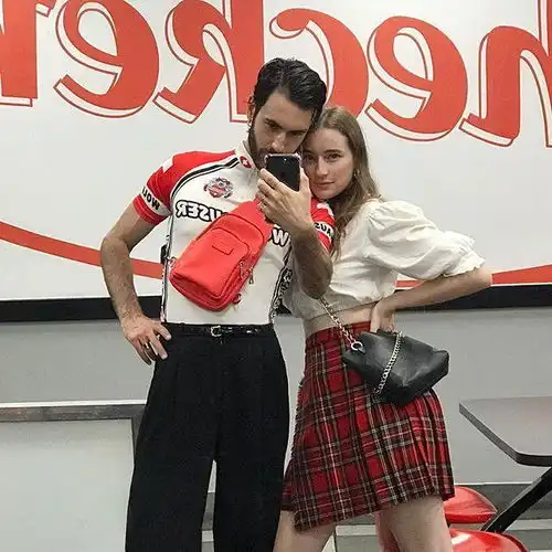  这波狗粮你吃了吗这对法国ins网红教你如何穿出高级情侣装