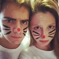  姐要一对欧美情侣头像,记住是欧美,十万火急