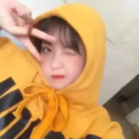  学生情侣秀恩爱不想被发现用对情侣头像,老师也看不出