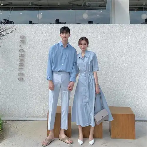  情侣装还在穿得一模一样时尚穿衣经快拿走,不经意就秀了波恩爱