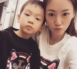 马蓉生活近照曝光,离婚后神采飞扬,分到上亿财产后心情舒畅