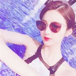  快手头像女生泳池头像甜美性感永远可爱并心存邪念