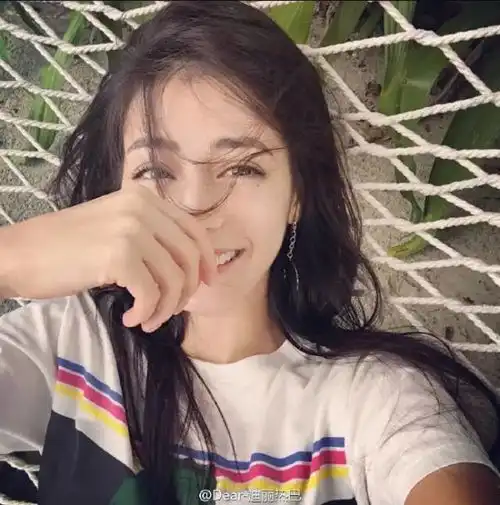  她拍照,竟然比倪妮还要美