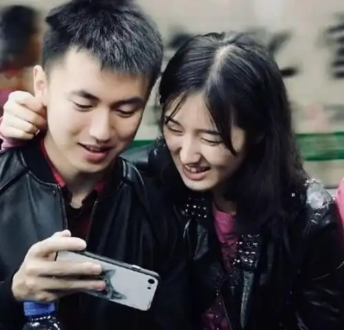  曾经凭借一站到底走红的清华学霸情侣,如今两人却深陷丑闻