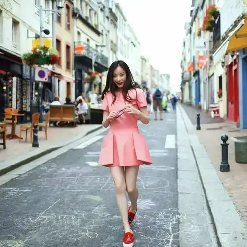  follow旅拍模板,从此路人变明星