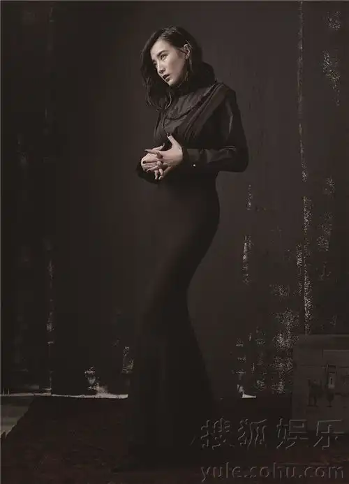  宋佳登情人节特刊封面性感红唇展魅惑