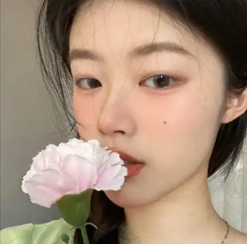  女头你看我相貌平平局促笨拙,但我爱你